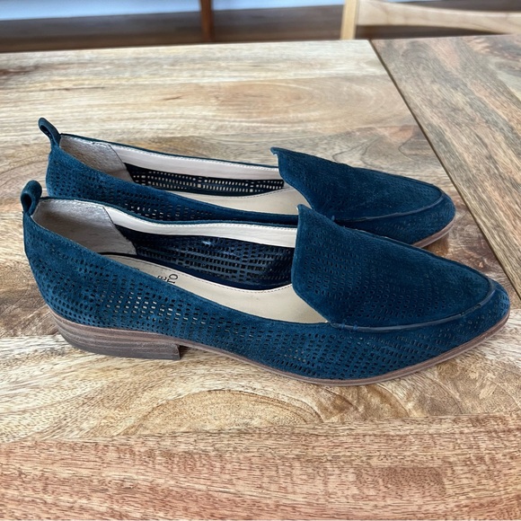 Vince Camuto navy flats - Picture 2 of 8